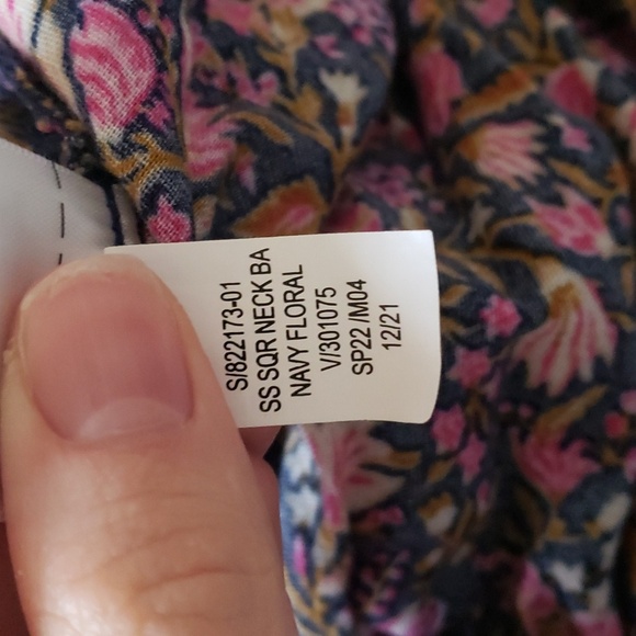 Old Navy L square neck navy floral top smocked back puff sleeve - Picture 5 of 7